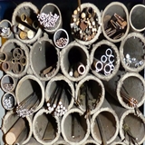 Pins und Nieten