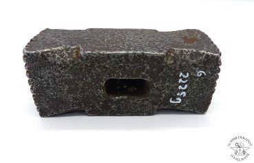 Gebrauchter Stockhammer-Kopf Nr. 6, schwerer Hammerkopf ca. 2225 g mit sichtbaren altersbedingten Gebrauchsspuren, als Altware ohne bekannten Hersteller, frontal auf weißem neutralem Hintergrund dargestellt.
