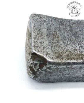 Preview: Ecke von altem Hammerkopf auf weissem Hintergrund