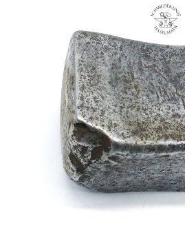 Preview: Ecke von altem Hammerkopf auf weissem Hintergrund