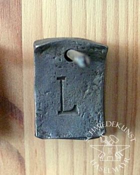 Buchstabe-L-Anhänger Eisen geschmiedet Blockschrift