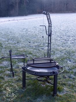 Schwenkgrill mit Feuerschüssel