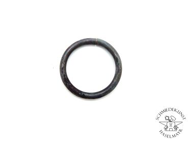 Handgeschmiedeter Eisenring mit Zunder Patina 26 x 4 mm