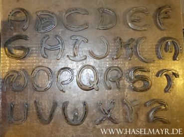 Hufeisen-Buchstabe E