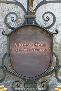Grabkreuz mit Christuskorpus