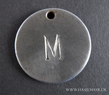 Anhänger aus Eisen rund (groß): Buchstabe "M"