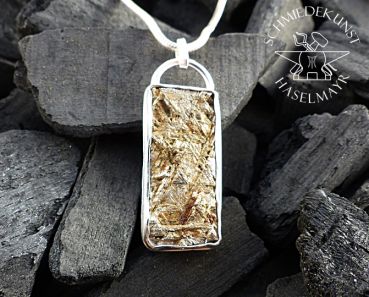 Eisenmeteorit Anhänger Nr. 1 mit Schlangenkette aus Silber