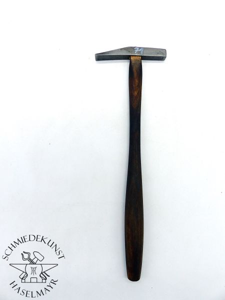 Alter Goldschmiedehammer aus Thüringen, gebrauchtes Werkzeug mit spiegelpolierter Hammerbahn, fachgerecht eingestielt, Gewicht ca. 68g, Länge ca. 250mm