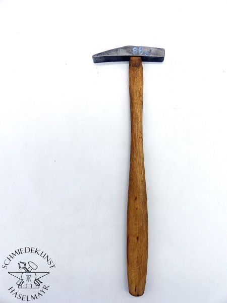 Alter Goldschmiedehammer aus Thüringen, gebrauchtes Werkzeug mit spiegelpolierter Hammerbahn, fachgerecht eingestielt, Gewicht ca. 68g, Länge ca. 250mm