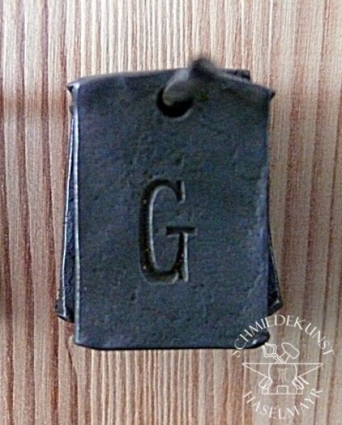 Buchstabe-G-Anhänger Eisen geschmiedet Blockschrift