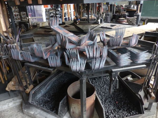 geschmiedete Grampen in einer Esse