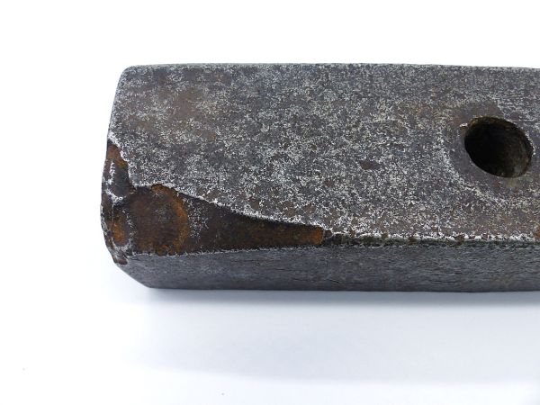 Alter Steinmetzhammer ca. 8 kg mit abgesplitterter Kante
