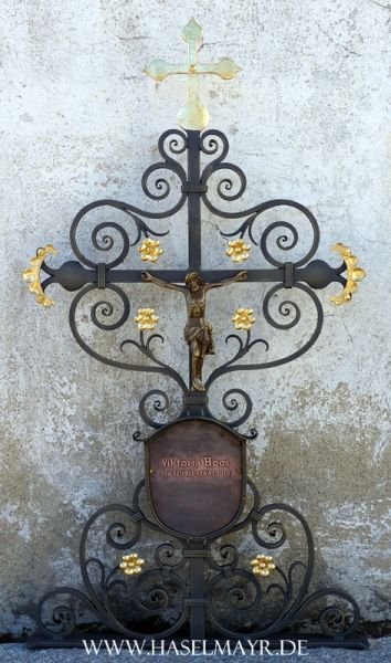 Grabkreuz mit Christuskorpus