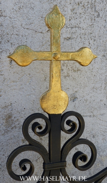 Grabkreuz mit Christuskorpus