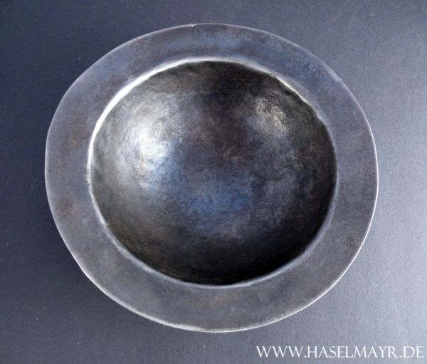 Schildbuckel geschmiedet aus Stahl