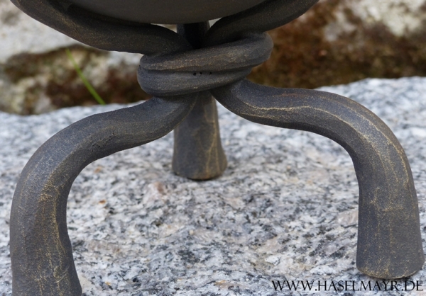 Weihwasserkessel handgeschmiedet mit Kreuz